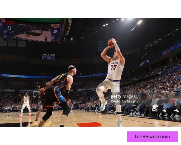 东契奇腿筋二级拉伤无限期休战 湖人恐错失一切评奖机会